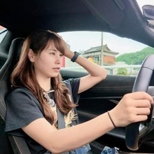 〝大胆腹出しショット〟登録者47万超YouTuberあま猫に「これは堪らん」「ムチムチやん」
