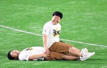 デビュー23年、43歳になった双子ザ・たっちの近影が話題「いいベクトルで多少老けた感」「細く長い芸人」