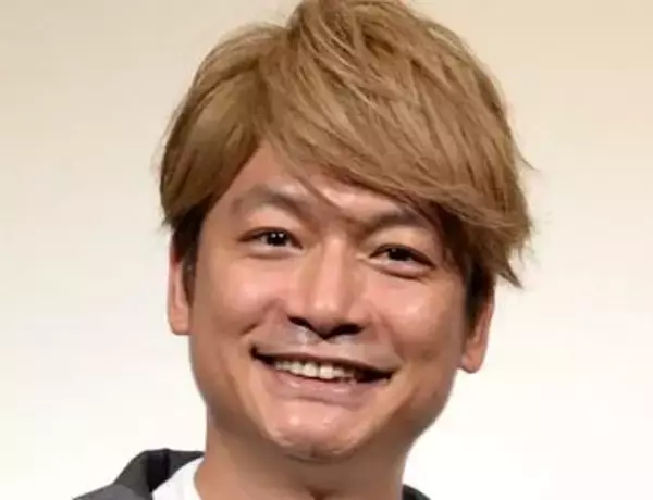「ちょっ…」眉間にシワ、髪ボサボサ〝イメージ激変〟香取慎吾の自撮りに心配の声も「お疲れかな？」「めっちゃ痩せてる」「そのままでも好き」