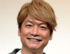 「ちょっ…」眉間にシワ、髪ボサボサ〝イメージ激変〟香取慎吾の自撮りに心配の声も「お疲れかな？」「めっちゃ痩せてる」「そのままでも好き」