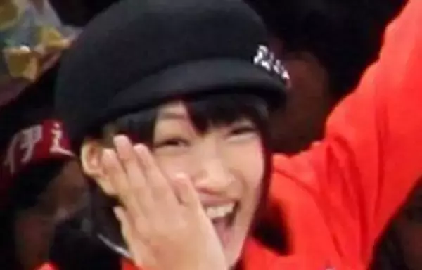 「なんてハンサム!!」電撃国際婚…3カ国語を操る女優が夫抱きしめショット「うわあああああ」「行動力は尊敬できる」