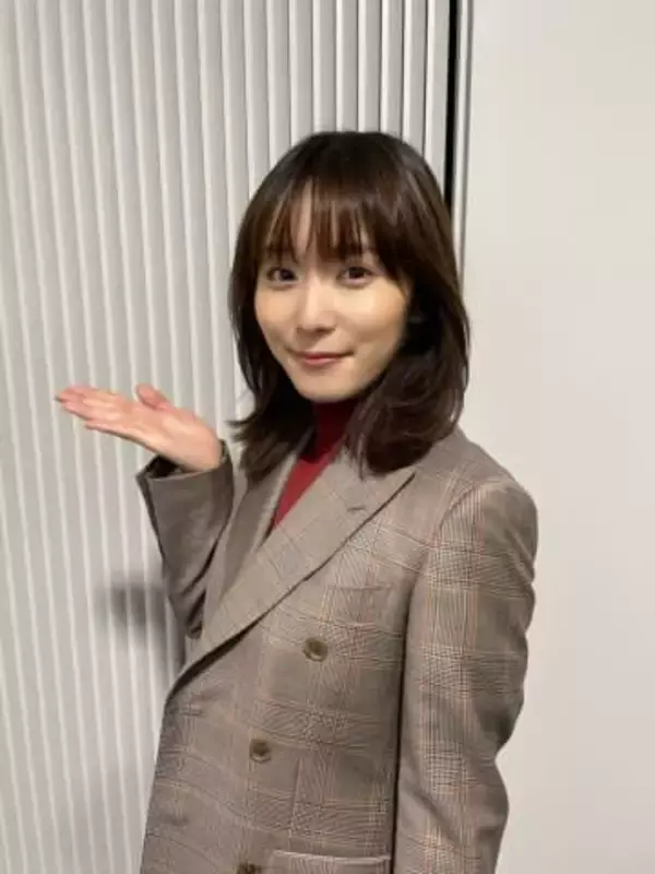 「知ってる姿じゃない」「随分顔が…」2年前に人気アイドルと結婚〝印象一変〟31歳女優・松岡茉優の姿に「結婚してから…」「輝き増してる」の声