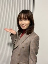 「知ってる姿じゃない」「随分顔が…」2年前に人気アイドルと結婚〝印象一変〟31歳女優・松岡茉優の姿に「結婚してから…」「輝き増してる」の声