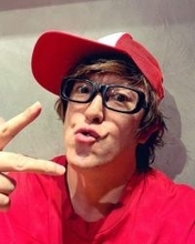 ブレイクから19年…ですよ。〝別人級〟激変ショットに「帽子脱いだ姿初めて見た」「こんな顔してたんや」の声