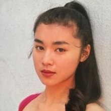 「麗しゅうございます」〝伝説女優〟朝岡実嶺、窓辺の大人ポーズに反響「変わらずお綺麗」