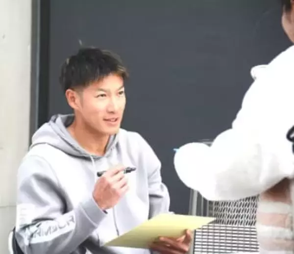 「ファンあってのプロ野球なんで」　ソフトバンク柳田悠岐がファーム施設でゲリラサイン会