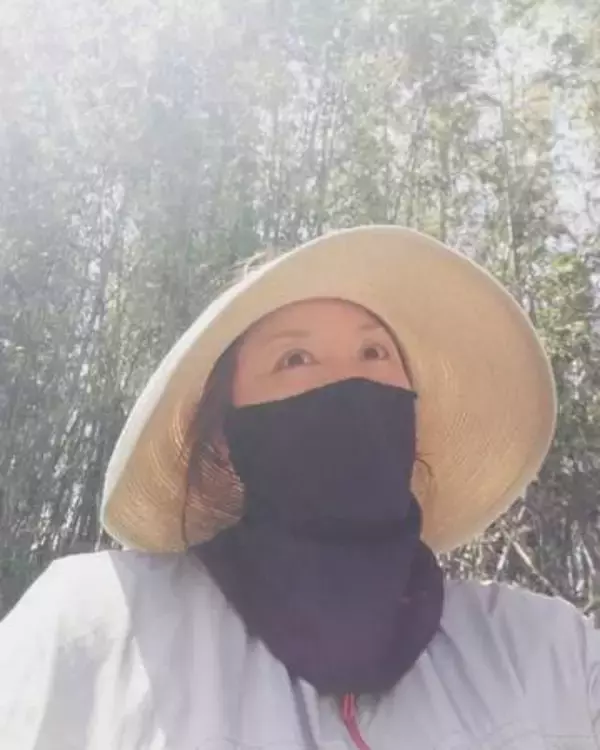 スキンヘッド写真集から25年…熊本移住、3児の母、51歳井上晴美の最新ショットに反響「またグラビア見たいです」「色気が増していて…」「笑顔を見てドキドキした」