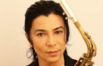 「え！！ヴィンセント大好きです！！」〝激変〟武田真治のコスプレ姿に反響「わからなかった」「すっかり騙された」