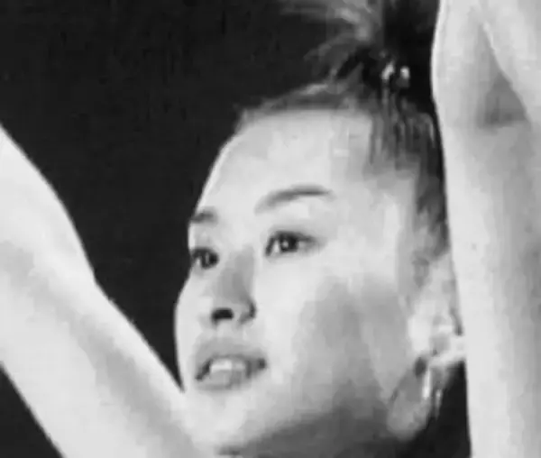 「色々あったけど…」デビューから30年…元スーパーアイドル〝41歳の波打ち際ゆるゆるショット〟に「涙出そうです」の声