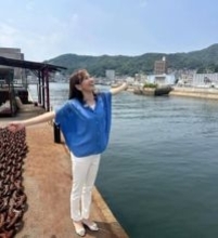 「閉所恐怖症の私には無理かも」47歳女性アナ〝棺桶ショット〟にフォロワー驚き「これって凄くないですか」「広島じゃ、カープの棺があるんだとか!?」