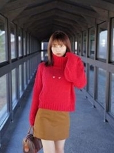 「大人っぽさ、ましまし」実業家の26歳タレント、4年ぶりグラビアショットに反響「深呼吸しました～」