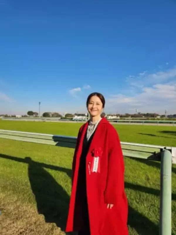 〝夫〟と泣き顔で…「実はブッキー先生と呼んでました」松本若菜のドラマオフショットに反響「完全ロス状態です」「愛に溢れたドラマでした」の声