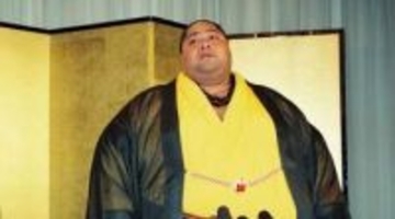 日本人妻から腎臓移植…現役時代285キロからほっそり、62歳小錦さんの里帰り2ショットに反響「痩せたかな?」「苦労したからなぁ…」