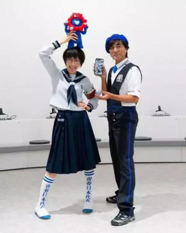 「メガネなくて面食らった」丸眼鏡から〝激変〟新しい学校のリーダーズSUZUKAのレア姿に「なにこれ」「ヤバい！」「カッコよすぎる！」の声