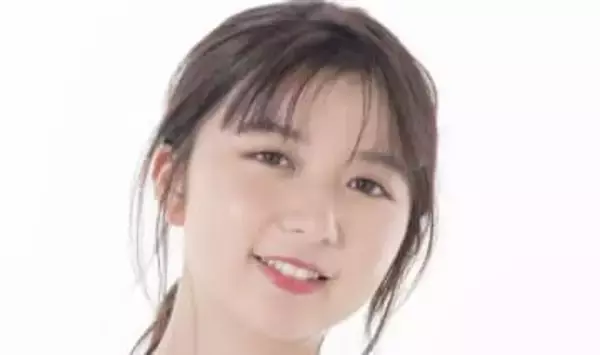 「人の赤ちゃんくらいある」「ぬいぐるみかと」上白石萌歌〝巨大ウサギ抱っこ〟写真に反響続々「でかー！」