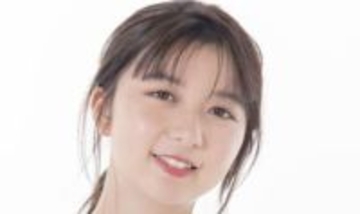 「人の赤ちゃんくらいある」「ぬいぐるみかと」上白石萌歌〝巨大ウサギ抱っこ〟写真に反響続々「でかー！」