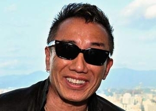 「なんで…」「意外過ぎました」69歳・長渕剛「俺の大切な仲間」人気俳優と2ショットに驚きの声