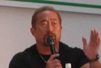 「65の身体に見えない…」K-1レフェリー復帰で話題、角田信朗〝キレッキレ〟の動きに衝撃「年齢考えれば化け物レベル」「いい肌艶」「身体もどってる最高」