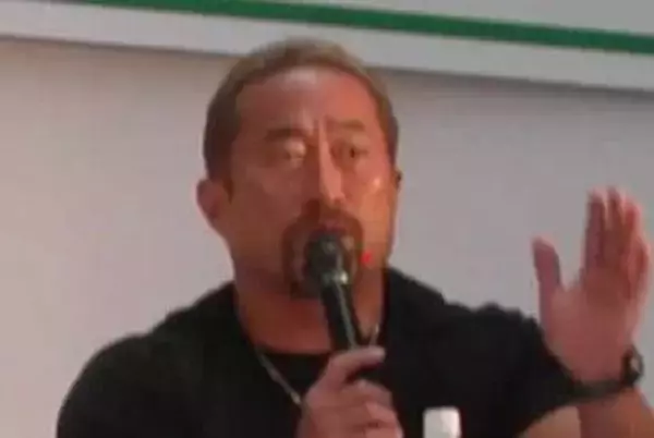 「65の身体に見えない…」K-1レフェリー復帰で話題、角田信朗〝キレッキレ〟の動きに衝撃「年齢考えれば化け物レベル」「いい肌艶」「身体もどってる最高」