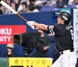 マジック5のソフトバンク、ベテラン柳田悠岐が豪快17号3ラン　　右翼席中段も「少しバットの先」