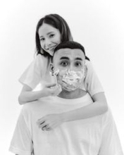 「取れる気配もありません」人気芸人との電撃婚から4カ月…33歳女優が手首に異変…SOS投稿に「笑った」「かわいすぎ」