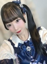 カメラ目線に笑顔...シカとの〝絶妙距離感〟2ショットが万バズ！アイドル投稿が大反響「めっちゃ笑った」「これ本物なんかな?AI?」の声