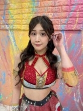 「ハリウッド映画の殺し屋みたい」人気レスラー・上原わかな、腹筋バキバキ！〝ショートパンツで大開脚ハイキック〟に反響「素晴らしいキック」「鍛え抜かれた肉体美」