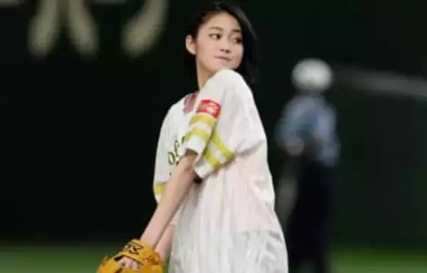 「マジか」坊主頭の少年が…8年で身長差逆転！ジブリ俳優と吉本実憂〝新旧見比べ2ショット〟に「昔、共演したことあったの!!」「すごい」の声