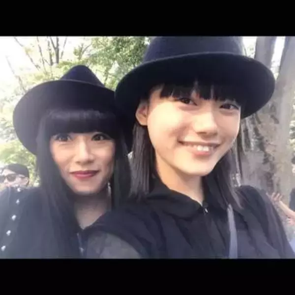 一人娘は杉咲花…歌手の母〝親子で旅行満喫〟ショットに「ええっ⁉花ちゃんって娘さんだったの⁉」「すごく仲良さそう」「驚き」「歌声も聞いてみたい」と反響続々