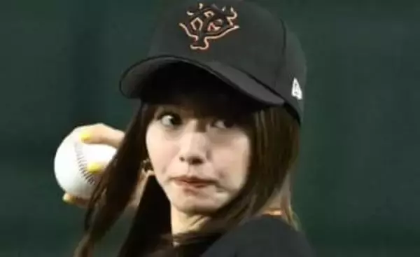 「イチャつきやがって…羨ましいぜ！」電撃婚から1年…山本舞香とHiro〝密着2ショット〟に反響「キス顔可愛すぎて」「めちゃくちゃラブラブオーラ出てる〜」