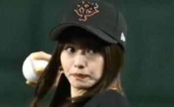 「イチャつきやがって…羨ましいぜ！」電撃婚から1年…山本舞香とHiro〝密着2ショット〟に反響「キス顔可愛すぎて」「めちゃくちゃラブラブオーラ出てる〜」