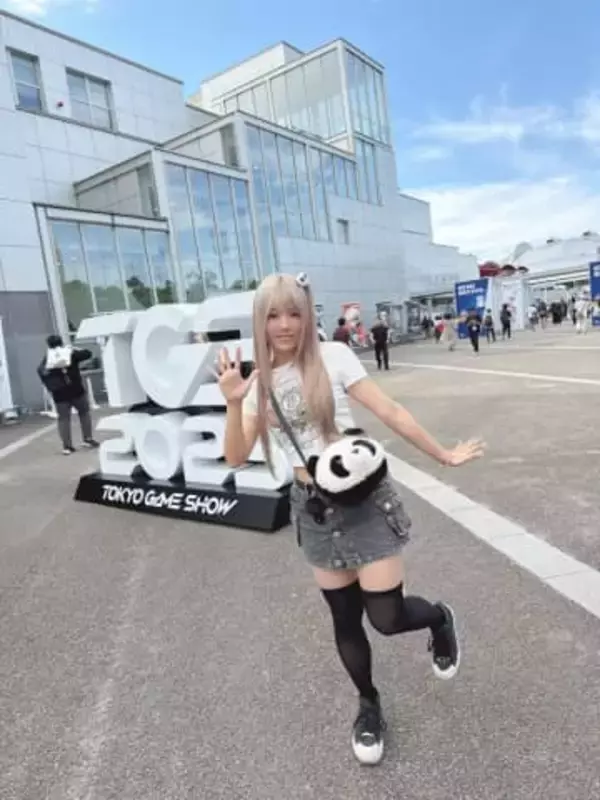 〝太極拳全日本6度優勝〟カンフー女子・INAMI〝驚異の体幹〟が話題「美しい演舞」「スタイルいい上にすごい!」「フィギュアスケート始めても上手そう」