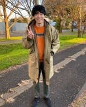 「待って」「全然印象違う」両親は名俳優、妻は元朝ドラヒロイン…〝激変〟39歳俳優・柄本佑の姿に「凛々しいお顔」「めちゃくちゃ似合ってる」の声