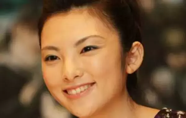 「めちゃくちゃ」〝ドーベルマン〟を手なずける田中麗奈に反響「こんなにしっかり」「いつもと雰囲気が違いますね」