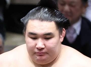 「同じクラスで日本語を教え込みました！」欧勝馬〝恩人グラドル〟と再会2ショット「どちらも横綱級」「運命やん！」