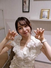 「背中ぱっくりじゃん」〝岡山の奇跡〟桜井日奈子、大胆ドレスショットに「細くなってる」「透明感増してます〜」