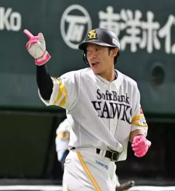 左翼スタメンで驚異の勝率9割超　ソフトバンク柳田悠岐が3安打2打点　小久保監督も最敬礼「出たときはいい勝率」