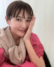 「うひょー」〝48歳のビキニ〟ショットの藤崎奈々子に「グラビア広告でバッチリ使えますよ」の声