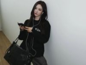 aespaのニンニン〝透け透け〟大胆ゴージャスドレスに衝撃！「ドラマチックな世界観が溢れ出てる」「完璧なコラボ!」