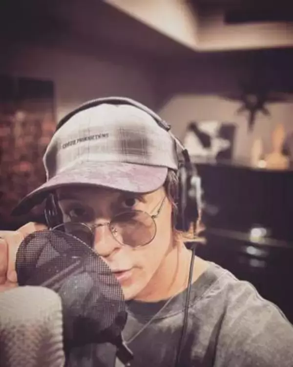 〝タトゥーがっつり〟体中に派手な柄…3年前離婚の降谷建志〝47歳近影〟に「またタトゥー増えてない⁉」「びっくり」「それも含めてロック」の声