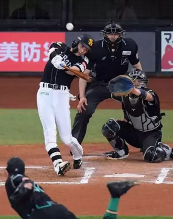 ソフトバンク今季最多17安打11得点　24年ぶり日本ハムに開幕5連勝「けがの功名ではないが」周東佑京が爆発