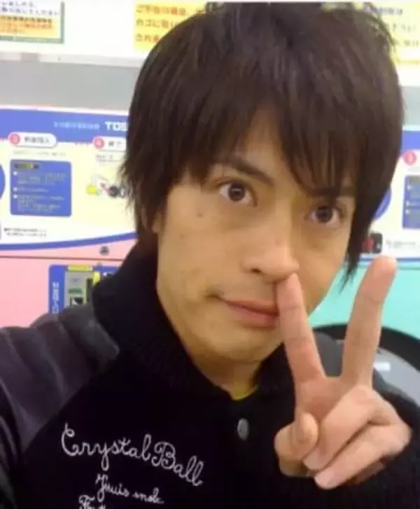 元「純烈」友井雄亮さん、45歳現在の姿＆職業に衝撃！共演俳優が職場に訪れ〝変身ポーズ〟に「ギルス」「おー！これは胸熱」ファン歓喜