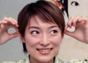 夫は「電波少年」でブレイク...46歳になった歌姫・松本英子、大学合格息子と祝福2ショット「一足先に桜が咲きましたね」「将来がメッチャ楽しみですね」