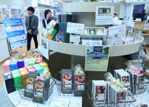 JR博多駅に西日本各地のスイーツが集結　期間限定！フルーツたっぷりタルトや濃厚チーズケーキ