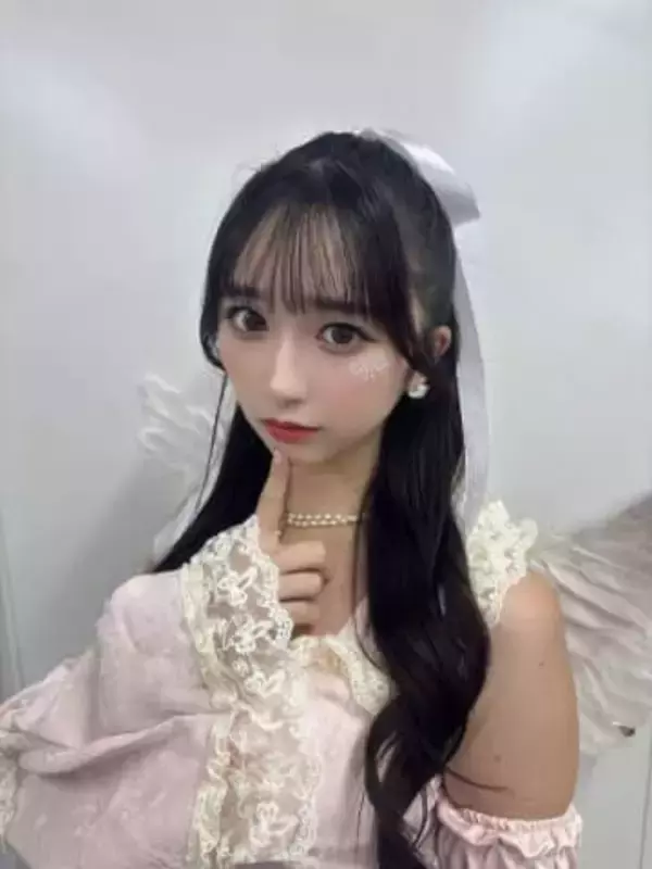 〝新体操国体1位〟23歳アイドル〝超絶軟体ショット〟に反響「腰折れてますよ」「どういう構造になってんのか解明したい」「そこのライン美しいですね」