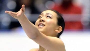 「待ってた‼」「嬉しい2ショット」電撃引退から8年…浅田真央〝親密な姿〟に歓喜の声続々「見てるだけで幸せ」「素敵な笑顔ですねー‼」