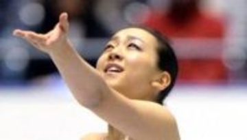 「待ってた‼」「嬉しい2ショット」電撃引退から8年…浅田真央〝親密な姿〟に歓喜の声続々「見てるだけで幸せ」「素敵な笑顔ですねー‼」