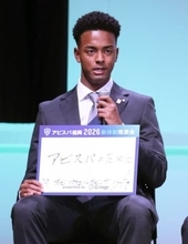 「ドゥーと呼んでください」J1神戸から加入のGKオビ・パウエルオビンナ、アビスパ福岡の新体制発表会で名回答連発に拍手喝采