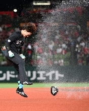 「メモリアルの試合を…」西武・長谷川信哉が2002年松井稼頭央以来の2試合連続サヨナラ打　西口監督の通算100勝を飾る