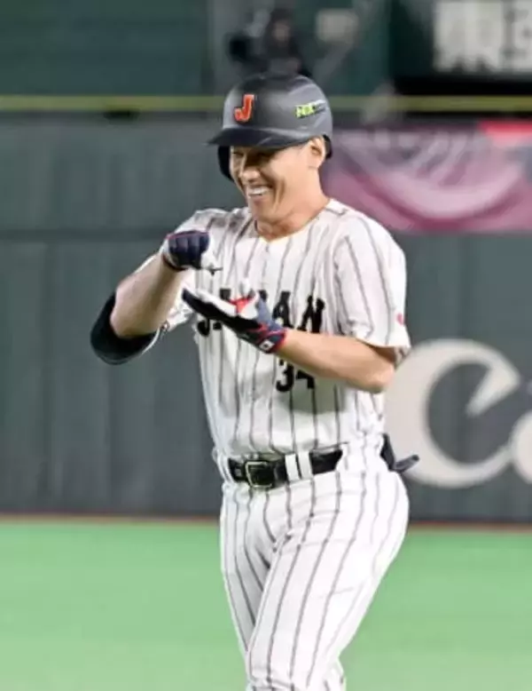 吉田正尚が〝技あり打〟？　強烈スピンでファール→フェアゾーンへ　内野安打の珍現象に苦笑い【WBC】